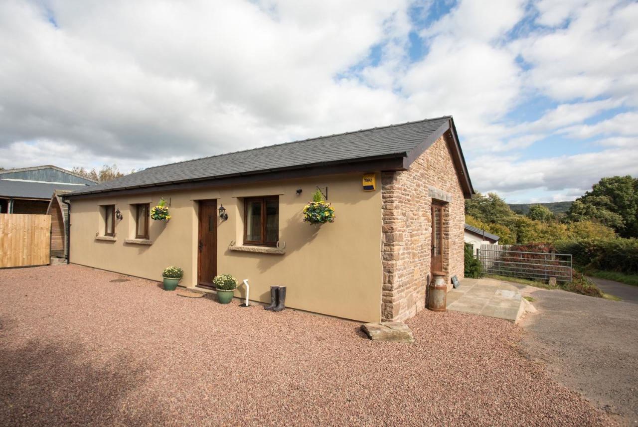The Old Dairy - Boutique Countryside Cottage At Harrys Cottages Pen-y-Clawdd Exteriör bild